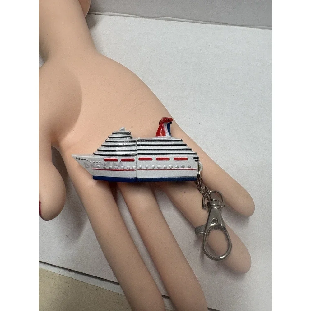 Carnival Cruise Lines Keyring  USB Drive Key Chain withiconic ships picture